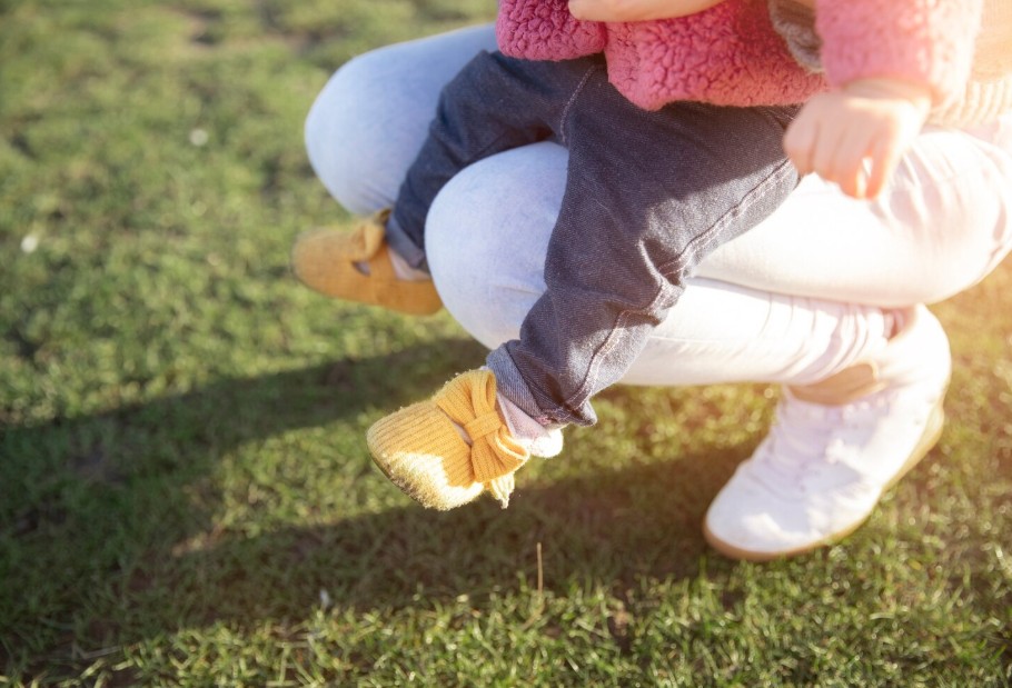 Calzado respetuoso para niños: guía completa para elegir el primer par sin equivocarte
